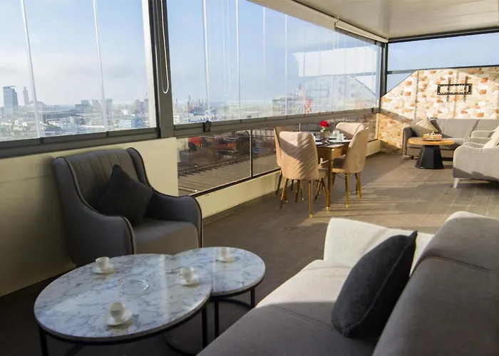 R104- Luxurious Penthouse With Incredible Sea View